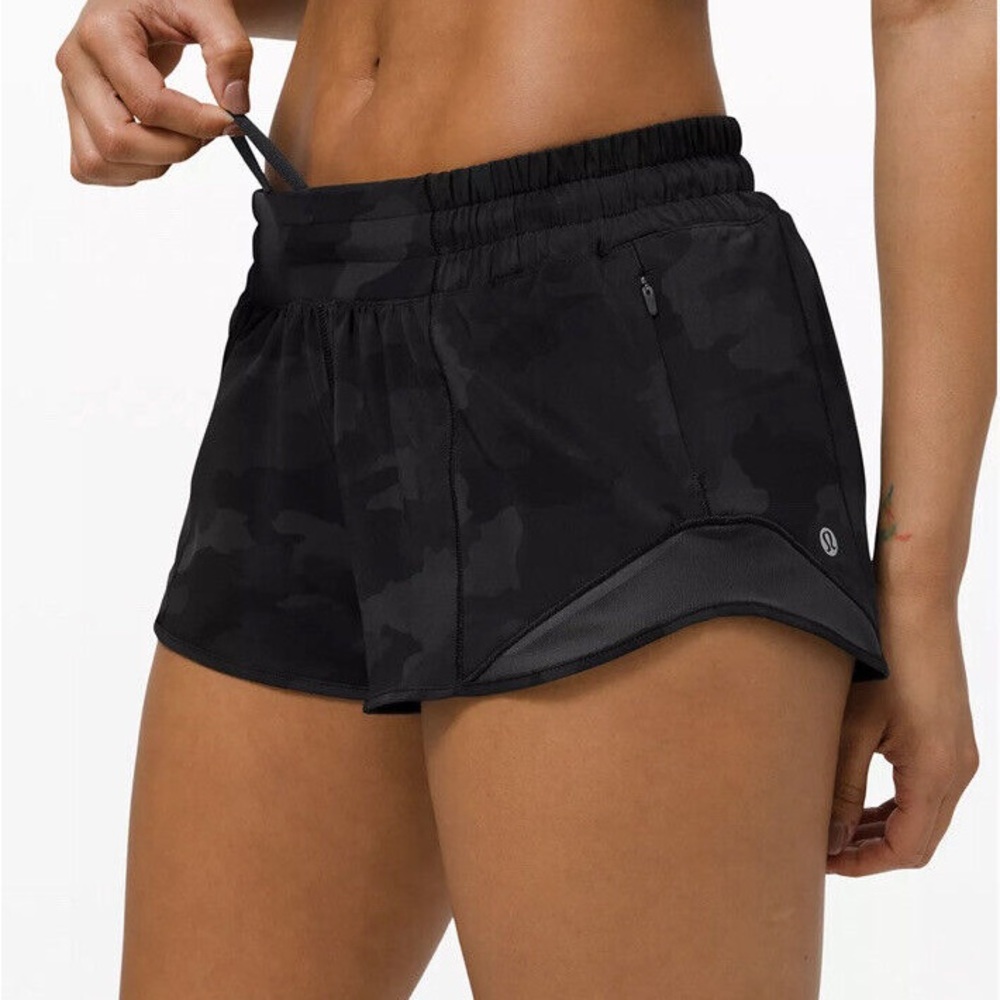 Lululemon Hotty Hot Low-Rise Lined Short 2.5”